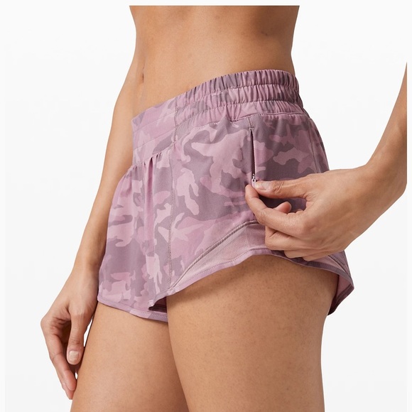 Lululemon Hotty Hot 2.5” Short Pink Camo - Picture 2 of 4